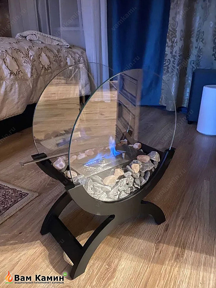 Биокамин напольный SteelHeat WOOD 500 черный в интерьере Биокамин напольный SteelHeat WOOD 500 черный в интерьере